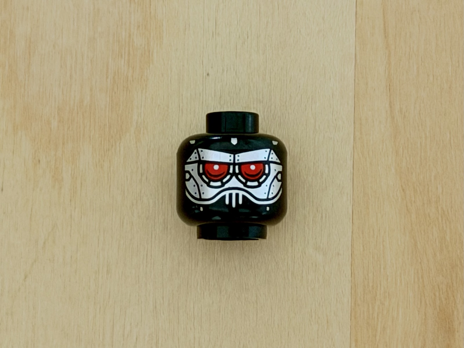 TalBricks 00101 3626pb0792 Head Alien with Robot with Red Eyes 3626pb0792 Head Alien with Robot with Red Eyes — חדש, תמונה 1 מתוך 1