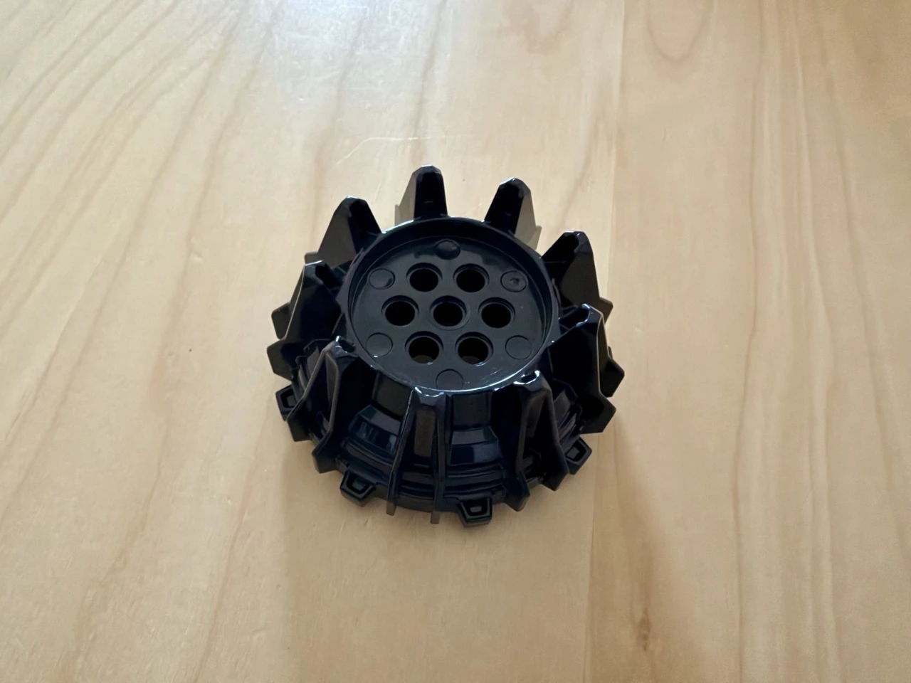 64712 Wheel Hard Plastic with Small Cleats and Flanges — משומש - כמו חדש